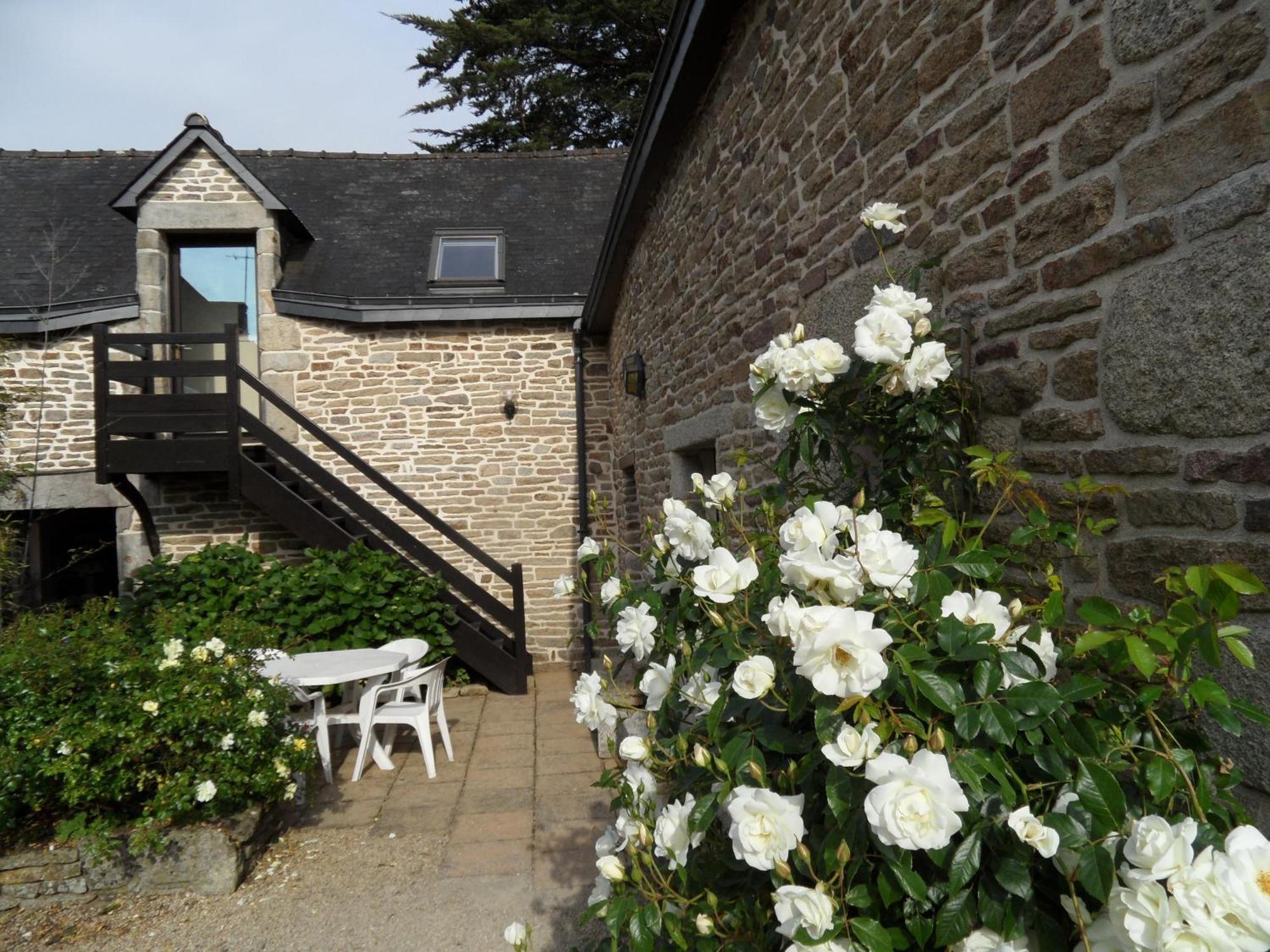 Les Pieds Dans L'Herbe Bed & Breakfast Rosporden Eksteriør bilde